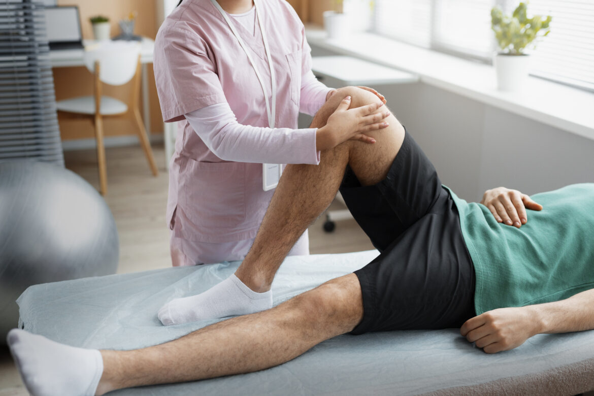 First Signs of Knee Pain: When Should You See an Orthopedic Doctor?